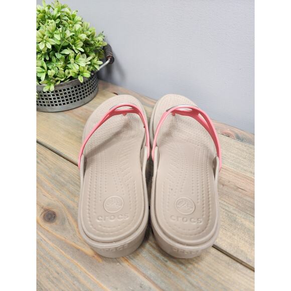 Crocs Sanrah Matte Circle Wedge Flip Sandal Women's Size 9 Coral/Tumbleweed - Picture 3 of 7